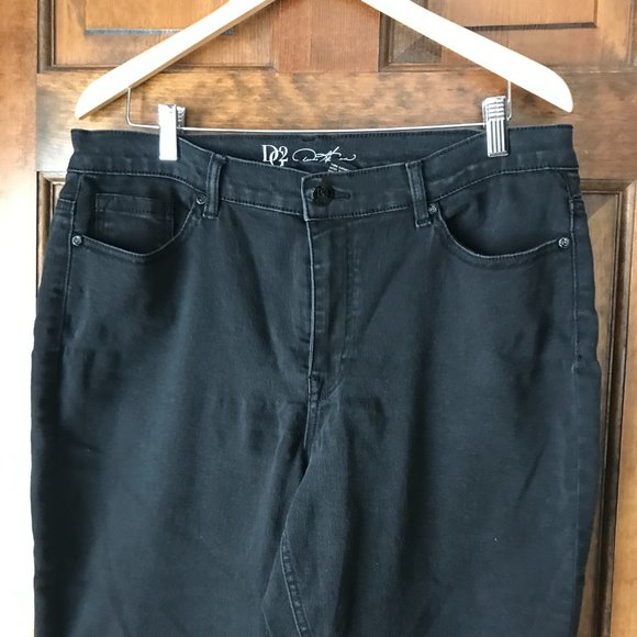 FINAL DAY - FINAL PRICE - DG2 Diane Gilman Black Cropped 5-Pocket Jeans Size 16 - Picture 2 of 9